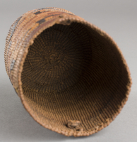 Tlingit%20artist%2C%20%3Cb%3E%3Ci%3E%20Basket%3C%2Fi%3E%3C%2Fb%3E%2C%20ca.%201920%2C%20spruce%20root%2C%20split%20grass%20stems%2C%20maidenhair%20fern%2C%20and%20natural%20dyes%2C%20Gift%20of%20Mrs.%20Ferdinand%20C.%20Smith%20and%20Mr.%20L.%20Hawley%20Hoffman%2C%20no%20known%20copyright%20restrictions%2C%2043.1.41